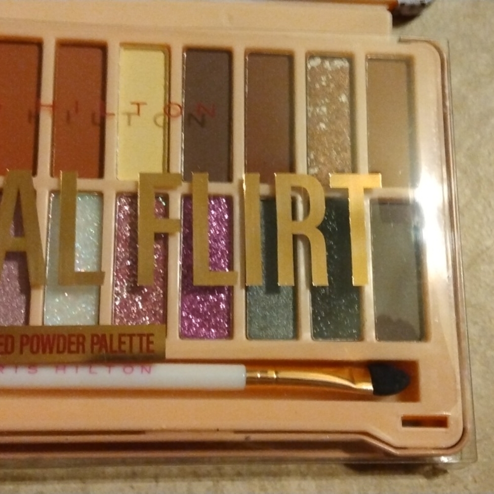 Paris Hilton Eyeshadows Kit - Picture 7 of 11
